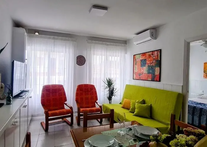 Castillo Apartment *